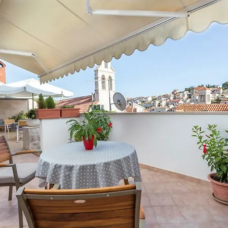 Old Town Hvar Апартаменти